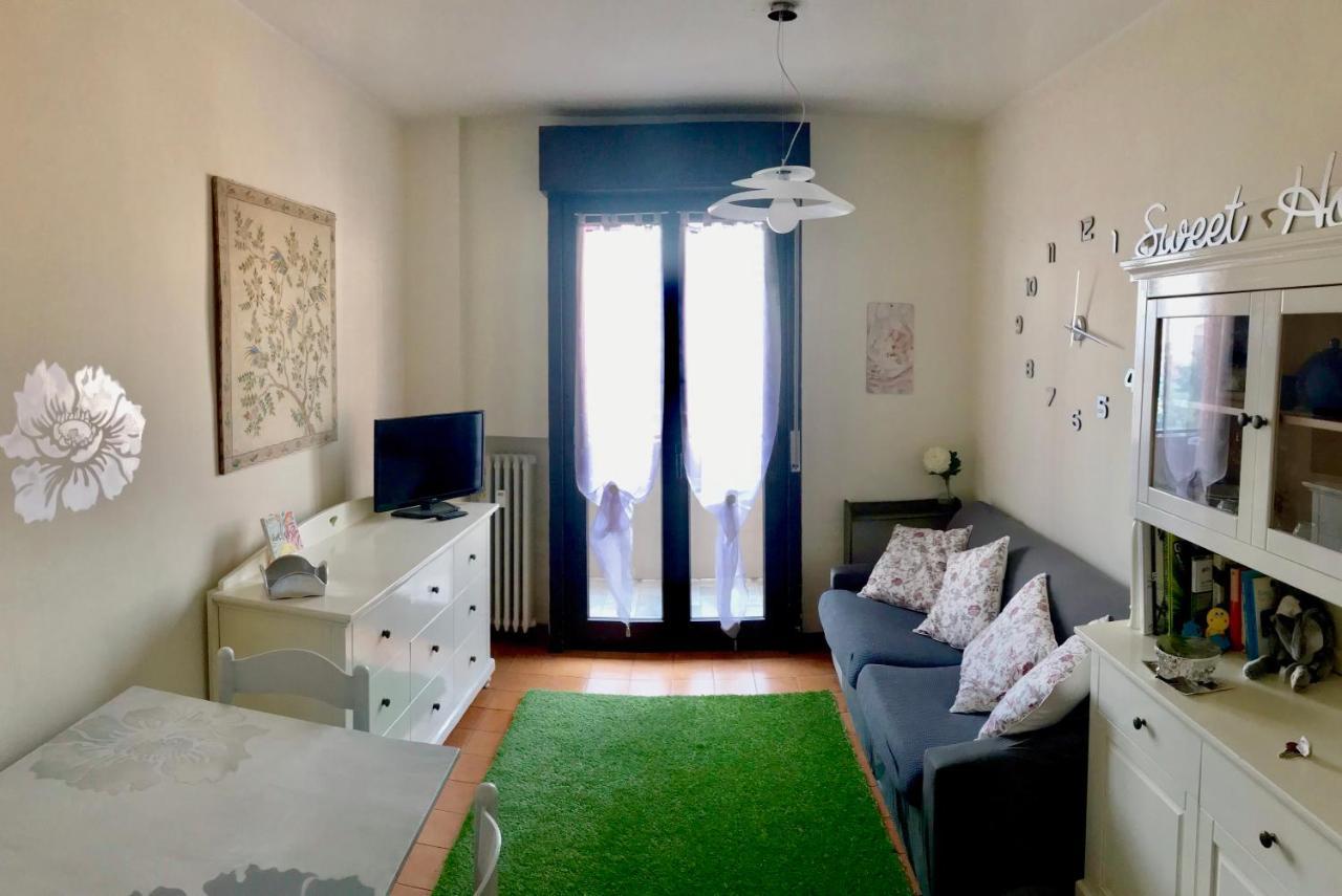 Peony Apartment, Bi-Locale A Due Passi Dal Centro Di モデナ エクステリア 写真